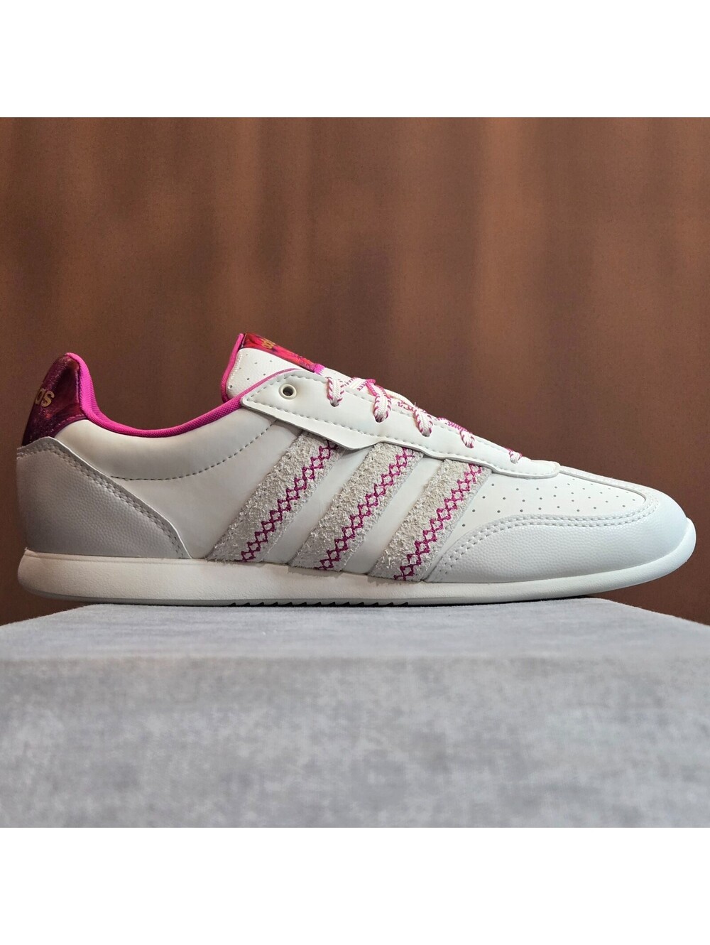 adidas Barreda Lo - Cloud White / Pink Scarlet (KI3349) Women's 8.5